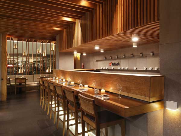 融入自然元素-巴西Kotobuki日式餐厅设计